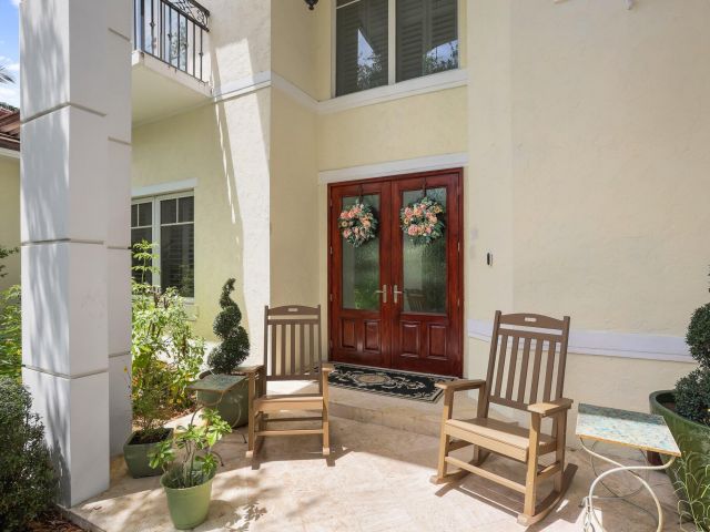 Продажа дома по адресу 2409 NE 12th Street - фото 6765343