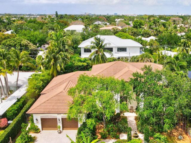 Продажа дома по адресу 2409 NE 12th Street - фото 6765344