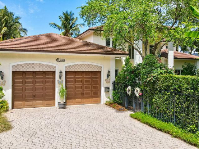 Продажа дома по адресу 2409 NE 12th Street - фото 6765345