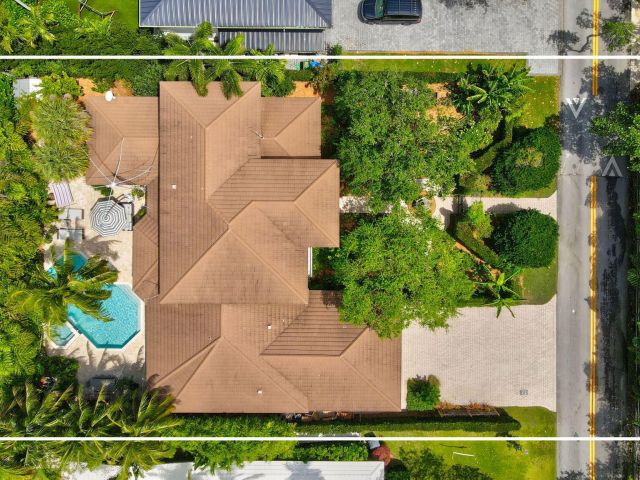 Продажа дома по адресу 2409 NE 12th Street - фото 6765347