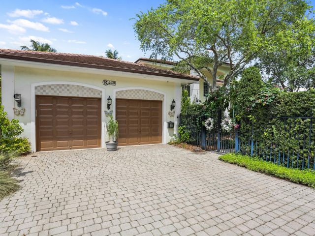 Продажа дома по адресу 2409 NE 12th Street - фото 6765349