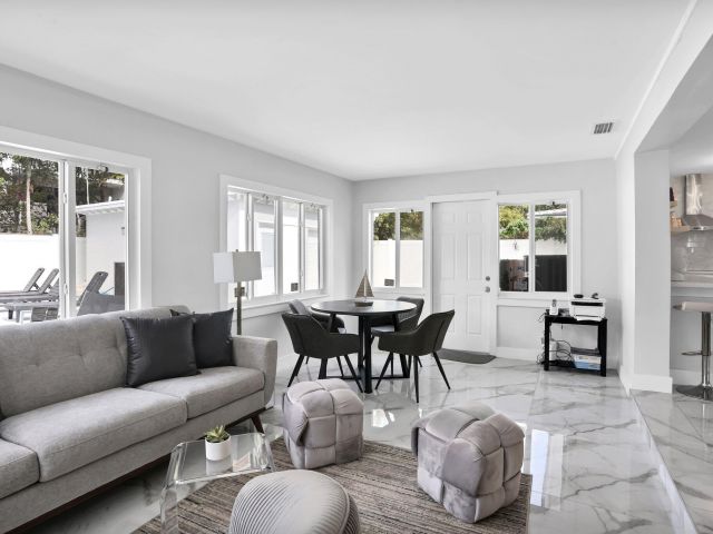 Продажа дома по адресу 3025 Center Avenue - фото 6777793