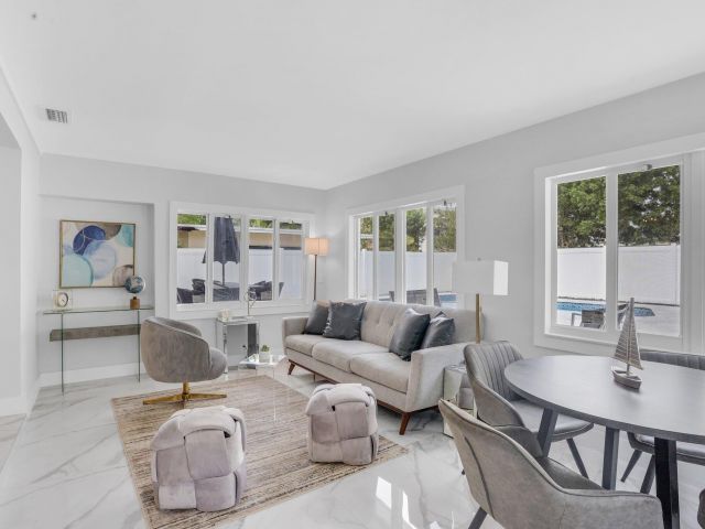 Продажа дома по адресу 3025 Center Avenue - фото 6777794