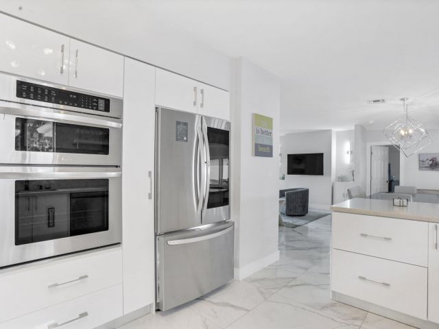 Продажа дома по адресу 3025 Center Avenue - фото 6777795