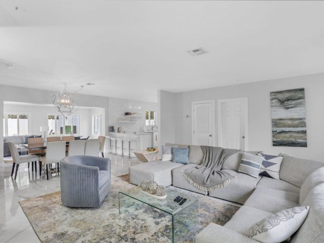 Продажа дома по адресу 3025 Center Avenue - фото 6777798