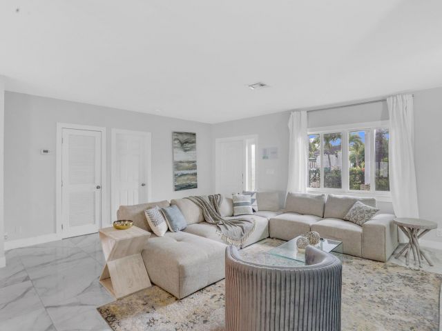 Продажа дома по адресу 3025 Center Avenue - фото 6777799