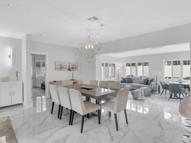 Продажа дома по адресу 3025 Center Avenue - фото 6777800