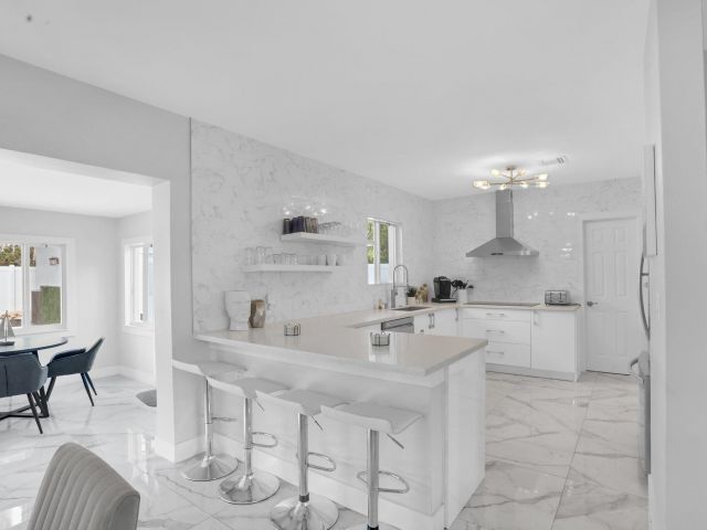 Продажа дома по адресу 3025 Center Avenue - фото 6777802