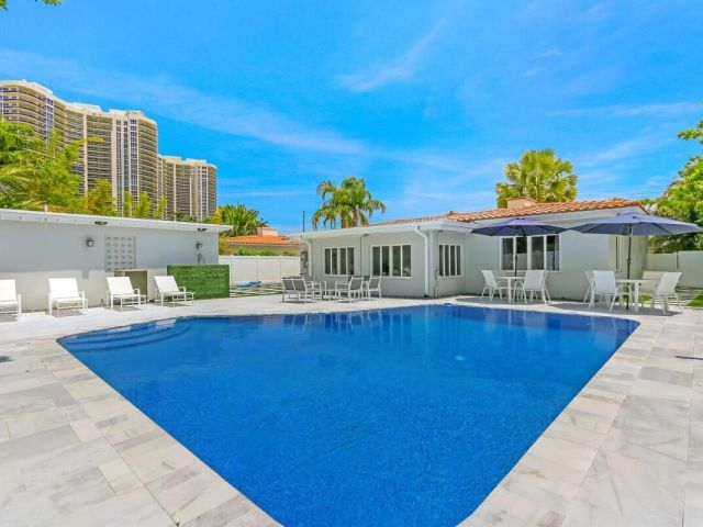 Продажа дома по адресу 3025 Center Avenue - фото 6777805