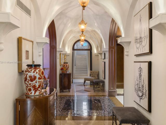 Продажа дома по адресу 210 Palm Avenue - фото 6761331