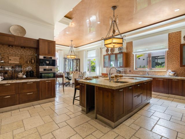 Продажа дома по адресу 210 Palm Avenue - фото 6761332