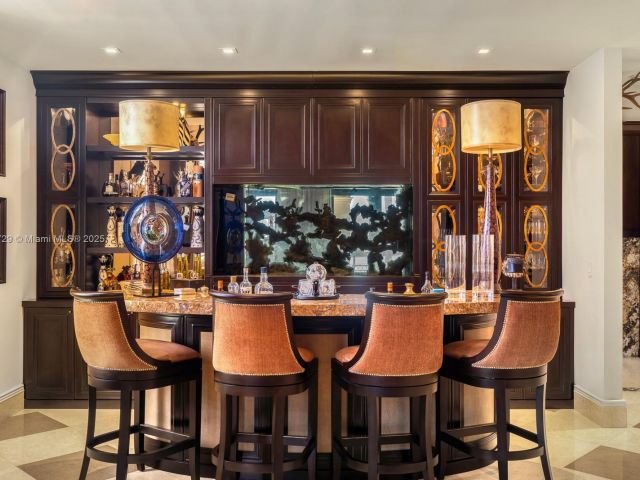 Продажа дома по адресу 210 Palm Avenue - фото 6761333