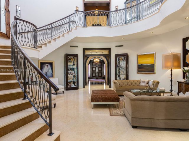 Продажа дома по адресу 210 Palm Avenue - фото 6761337