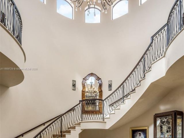 Продажа дома по адресу 210 Palm Avenue - фото 6761338