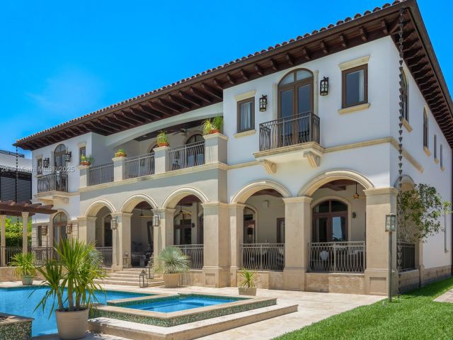 Продажа дома по адресу 210 Palm Avenue - фото 6761344