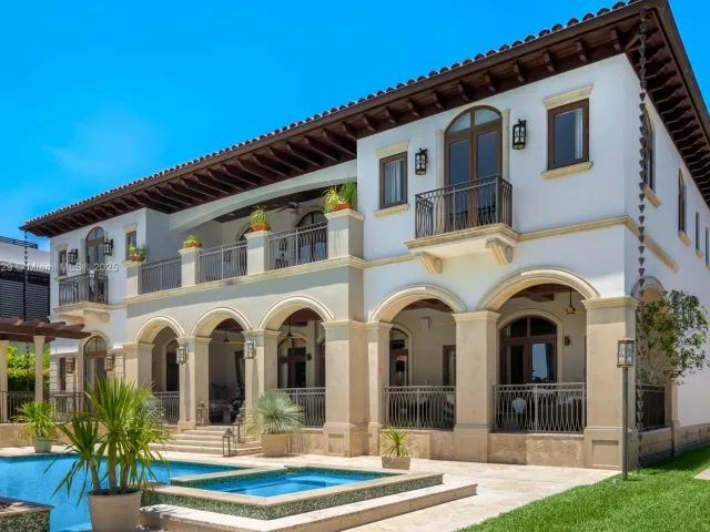 Продажа дома по адресу 210 Palm Avenue - фото 6761344