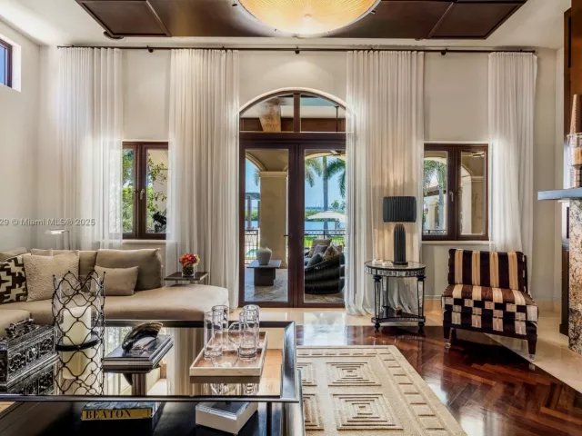 Продажа дома по адресу 210 Palm Avenue - фото 6761334