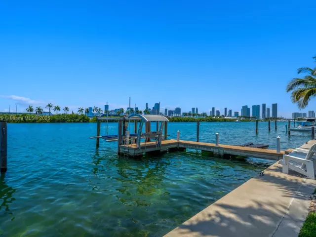 Продажа дома по адресу 210 Palm Avenue - фото 6761339