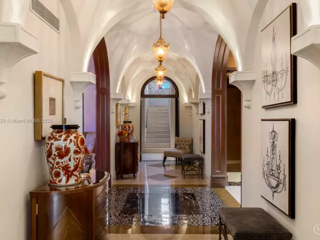 Продажа дома по адресу 210 Palm Avenue - фото 6761331