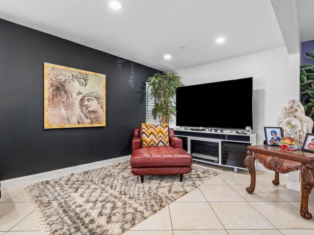 Продажа дома по адресу 22207 SW 65th Terrace - фото 6766469