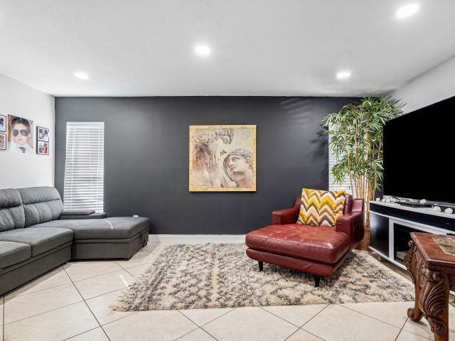 Продажа дома по адресу 22207 SW 65th Terrace - фото 6766471