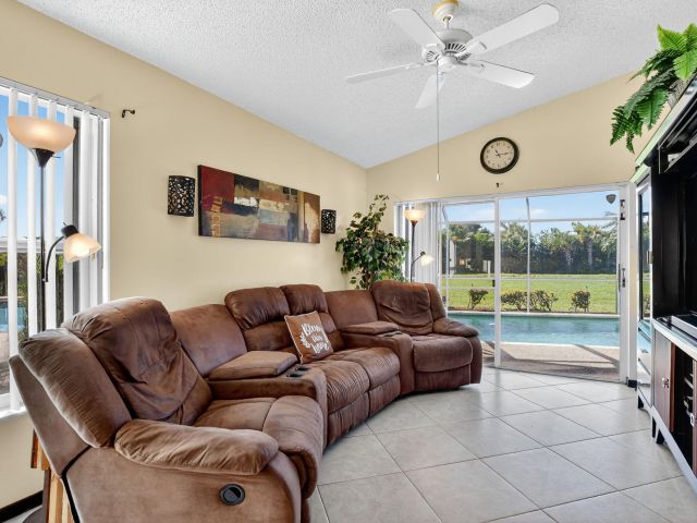 Продажа дома по адресу 8130 Nadmar Avenue - фото 6762950