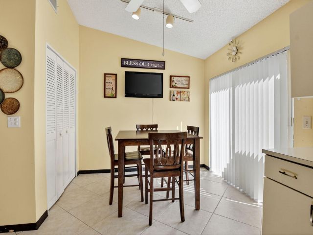 Продажа дома по адресу 8130 Nadmar Avenue - фото 6762951