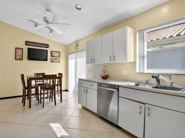 Продажа дома по адресу 8130 Nadmar Avenue - фото 6762952