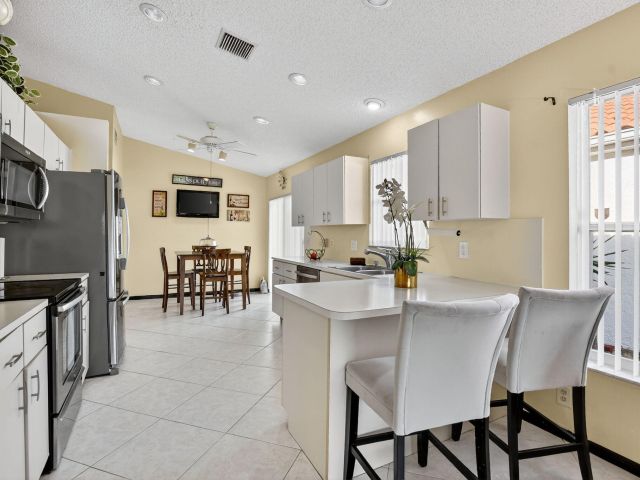 Продажа дома по адресу 8130 Nadmar Avenue - фото 6762955