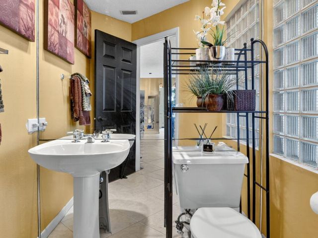 Продажа дома по адресу 8130 Nadmar Avenue - фото 6762956