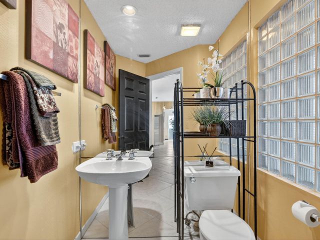 Продажа дома по адресу 8130 Nadmar Avenue - фото 6762957