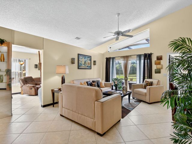 Продажа дома по адресу 8130 Nadmar Avenue - фото 6762959