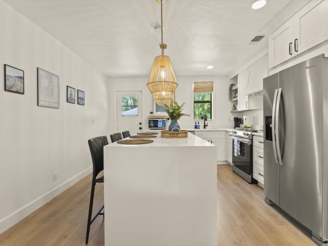 Дом в аренду по адресу 721 Dobbins Street - фото 6762237