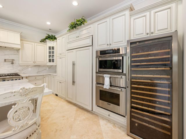 Продажа дома по адресу 712 NE 71st Street - фото 6809033