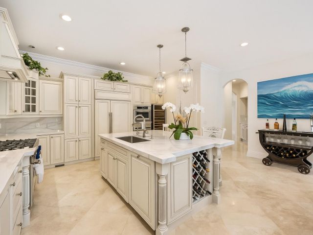 Продажа дома по адресу 712 NE 71st Street - фото 6809034