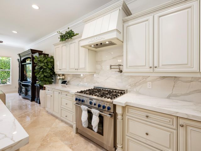 Продажа дома по адресу 712 NE 71st Street - фото 6809035