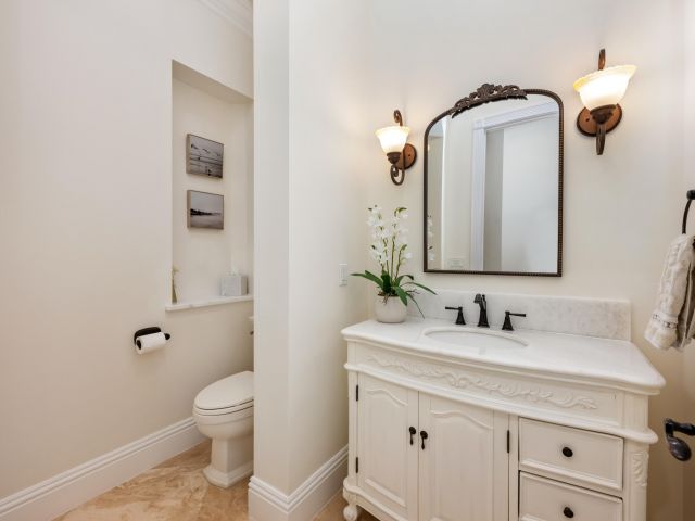 Продажа дома по адресу 712 NE 71st Street - фото 6809037