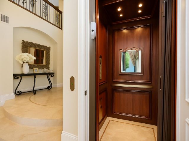 Продажа дома по адресу 712 NE 71st Street - фото 6809038