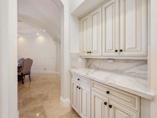 Продажа дома по адресу 712 NE 71st Street - фото 6809039