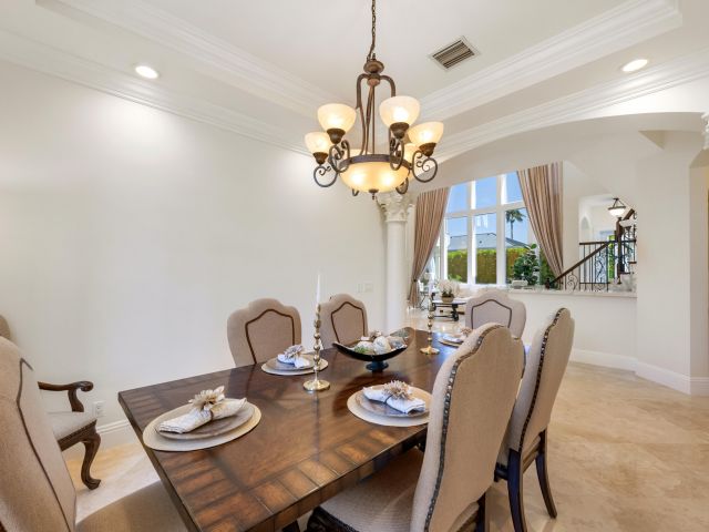 Продажа дома по адресу 712 NE 71st Street - фото 6809040