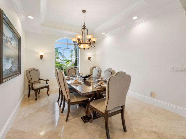 Продажа дома по адресу 712 NE 71st Street - фото 6809041