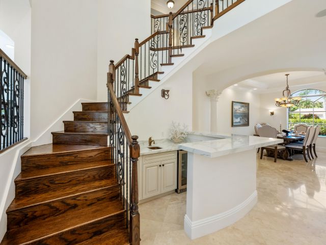 Продажа дома по адресу 712 NE 71st Street - фото 6809042