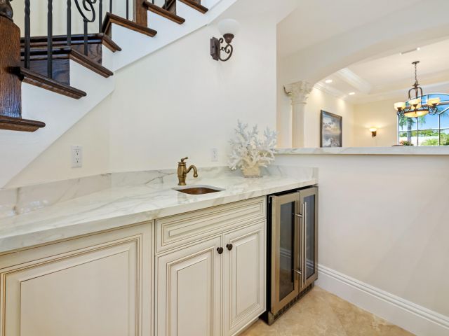 Продажа дома по адресу 712 NE 71st Street - фото 6809043