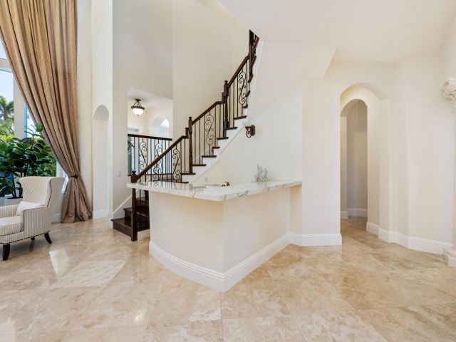 Продажа дома по адресу 712 NE 71st Street - фото 6809044