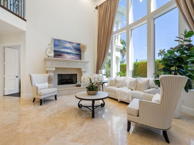 Продажа дома по адресу 712 NE 71st Street - фото 6809046