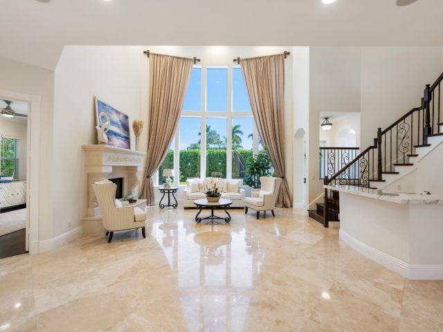 Продажа дома по адресу 712 NE 71st Street - фото 6809048