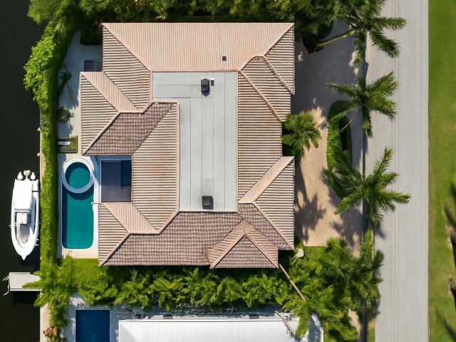 Продажа дома по адресу 712 NE 71st Street - фото 6809050