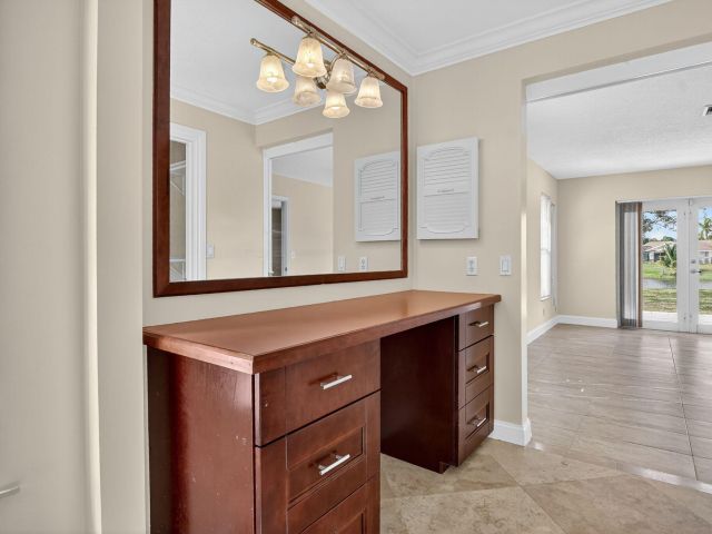 Продажа дома по адресу 1273 SW 25th Avenue - фото 6762547