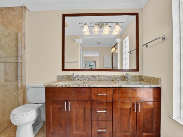 Продажа дома по адресу 1273 SW 25th Avenue - фото 6762548