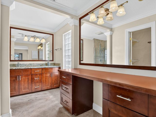 Продажа дома по адресу 1273 SW 25th Avenue - фото 6762549